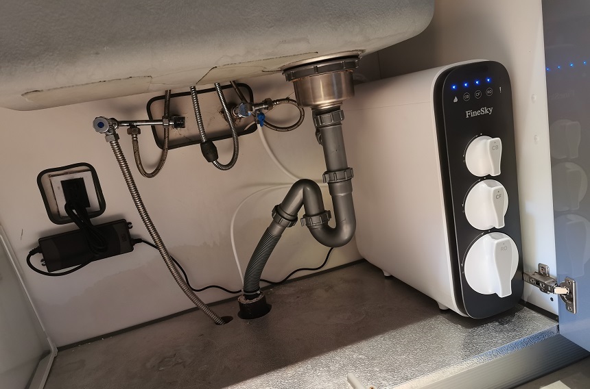 深圳寶安某小區客戶 安裝前置過濾器+RO反滲透凈水器解決用水污染問題