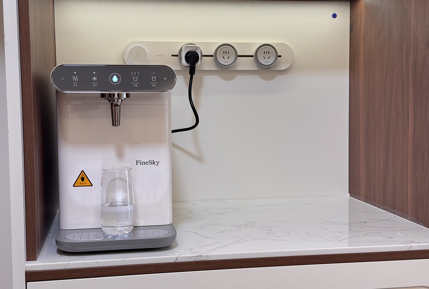 深圳光明安居鳳桐苑安裝 前置過濾器+廚下超濾凈水器+冰熱直飲機案例